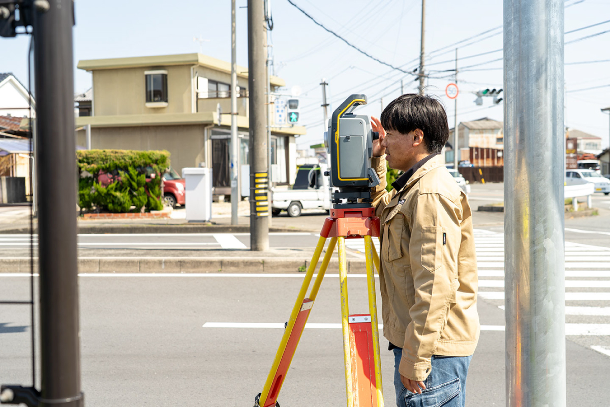 測量している写真